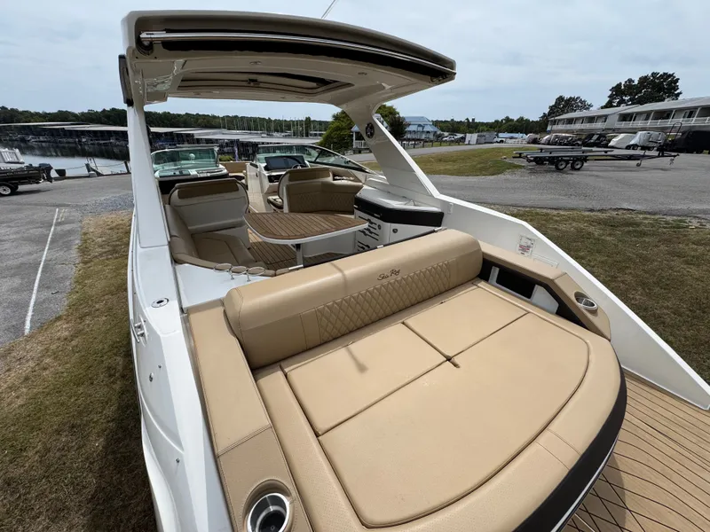 Slide: The Image of Sea Ray SLX 310 2022 - 88
