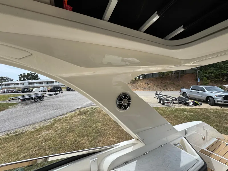 Slide: The Image of Sea Ray SLX 310 2022 - 90