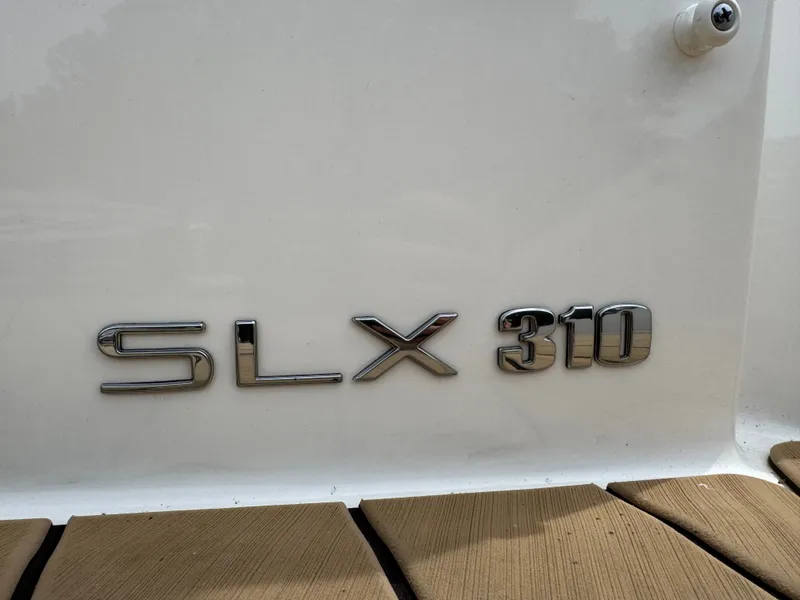 Slide: The Image of Sea Ray SLX 310 2022 - 91