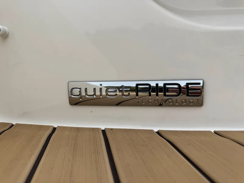 Slide: The Image of Sea Ray SLX 310 2022 - 92