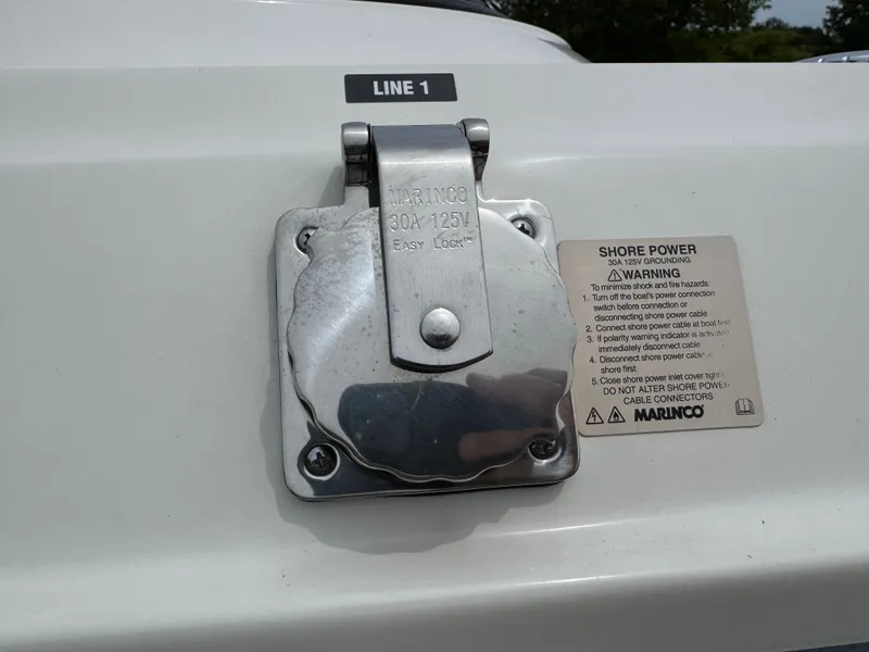 Slide: The Image of Sea Ray SLX 310 2022 - 93