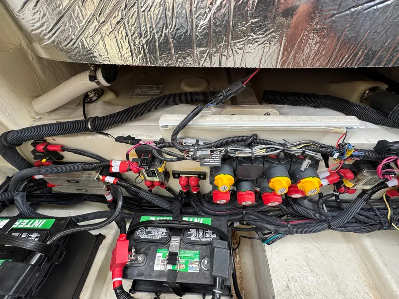 Slide: The Image of Sea Ray SLX 310 2022 - 98