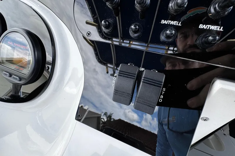 Slide: The Image of Console of 2003 Triton 2895 CC boat with Yamaha fuel management system. - 44