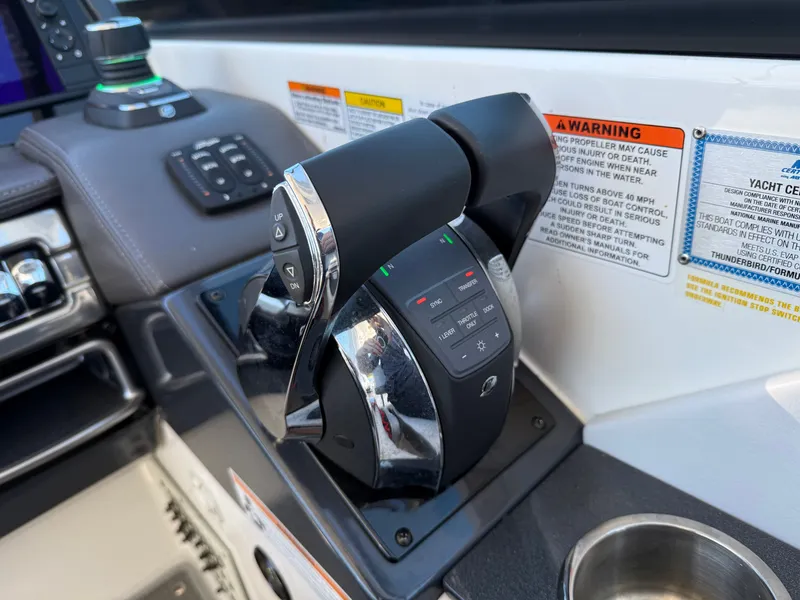 Slide: The Image of Formula 330 Crossover Bowrider 2018 - 11