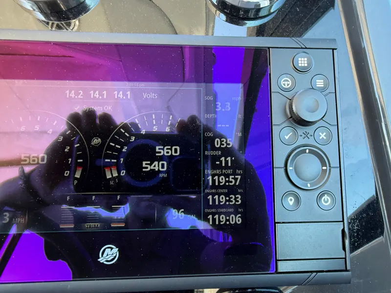 Slide: The Image of Formula 330 Crossover Bowrider 2018 - 12