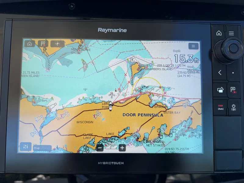 Slide: The Image of Formula 330 Crossover Bowrider 2018 - 13