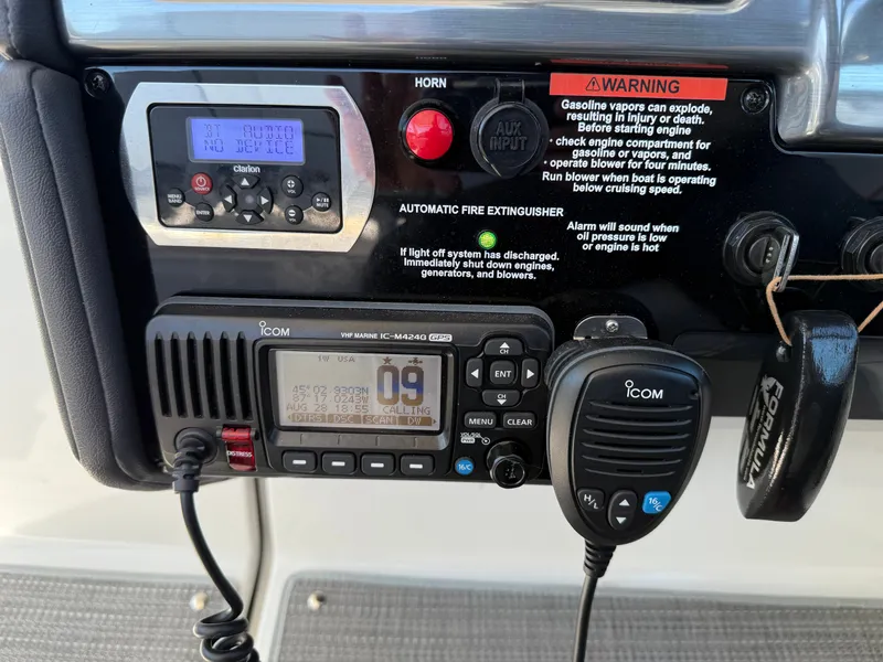 Slide: The Image of Formula 330 Crossover Bowrider 2018 - 16