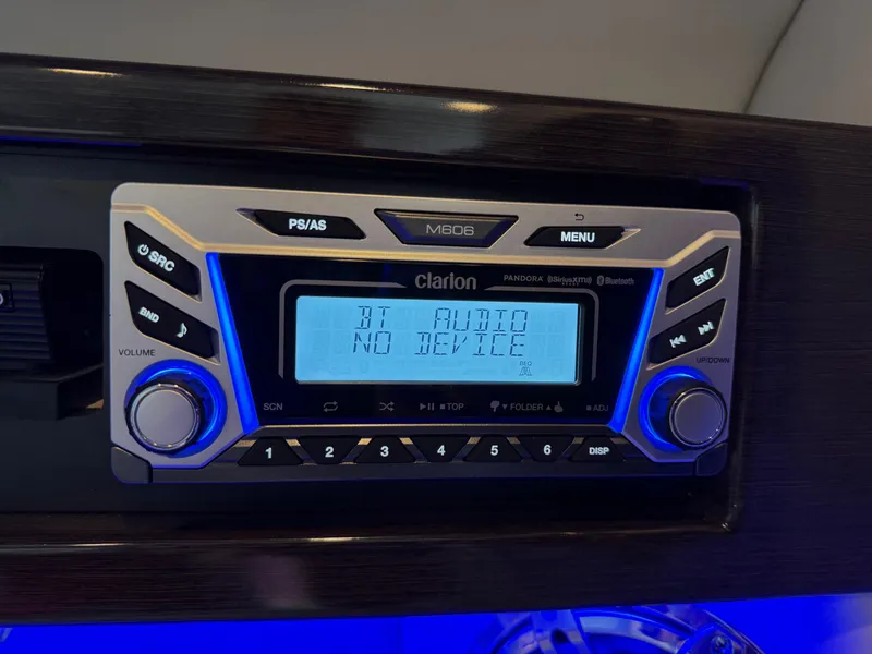 Slide: The Image of Formula 330 Crossover Bowrider 2018 - 23