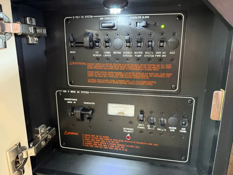 Slide: The Image of Formula 330 Crossover Bowrider 2018 - 26