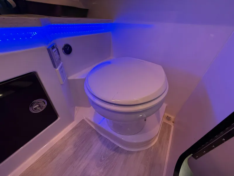 Slide: The Image of Formula 330 Crossover Bowrider 2018 - 28