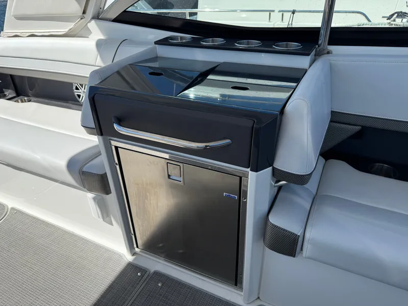 Slide: The Image of Formula 330 Crossover Bowrider 2018 - 29