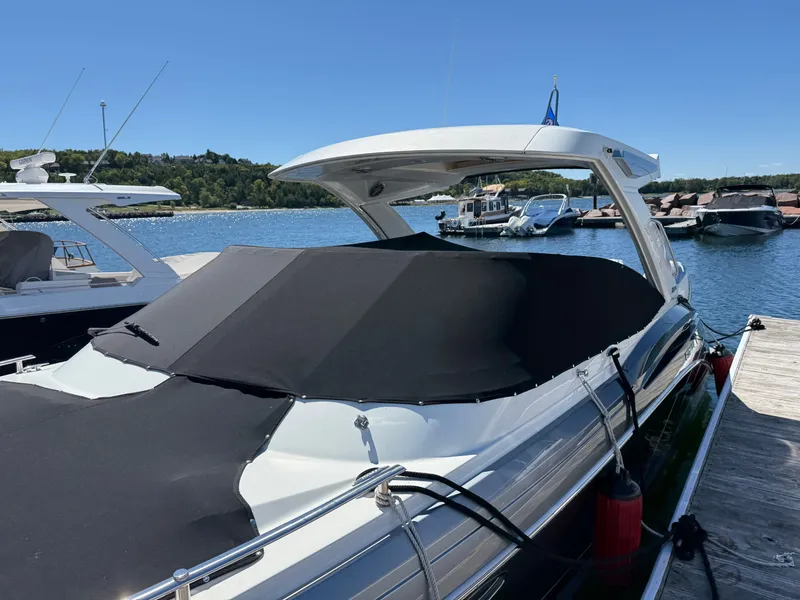 Slide: The Image of Formula 330 Crossover Bowrider 2018 - 3