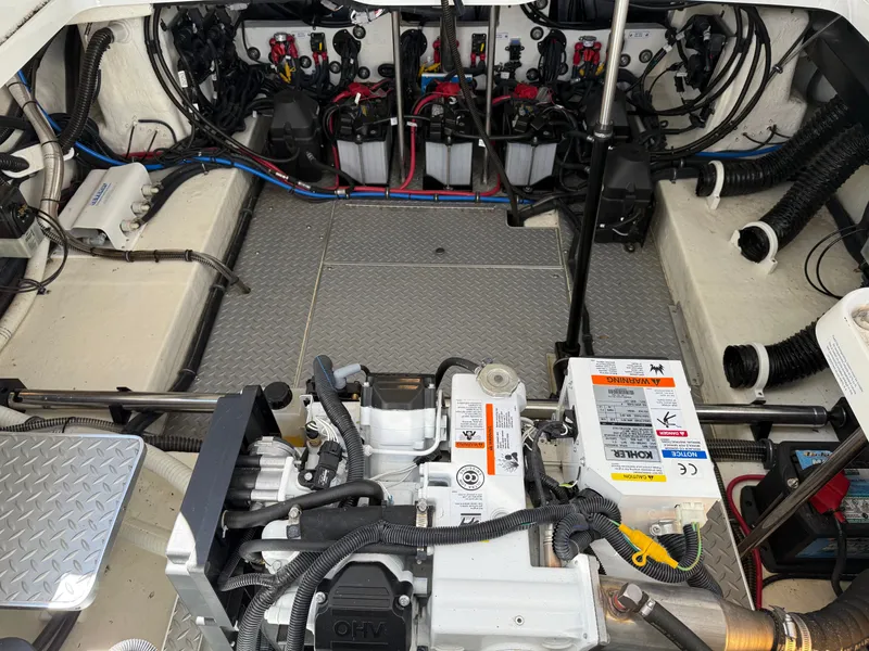 Slide: The Image of Formula 330 Crossover Bowrider 2018 - 32