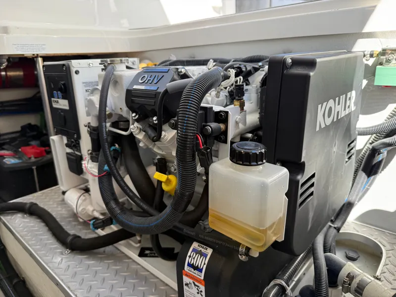 Slide: The Image of Formula 330 Crossover Bowrider 2018 - 33