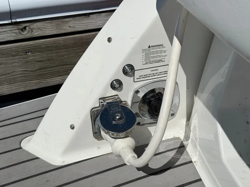 Slide: The Image of Formula 330 Crossover Bowrider 2018 - 34