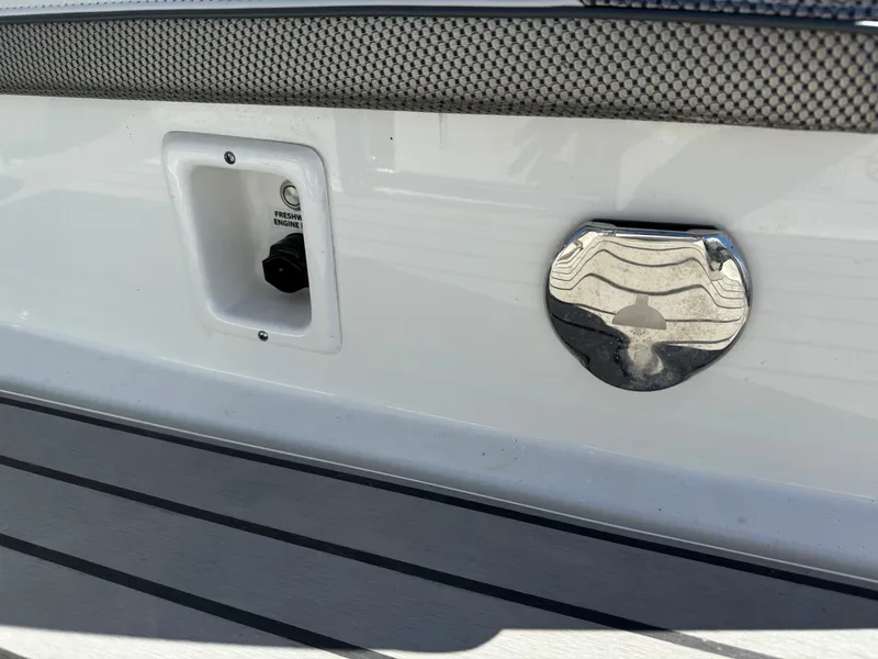 Slide: The Image of Formula 330 Crossover Bowrider 2018 - 36