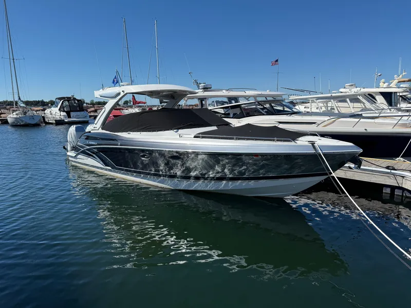 Slide: The Image of Formula 330 Crossover Bowrider 2018 - 38