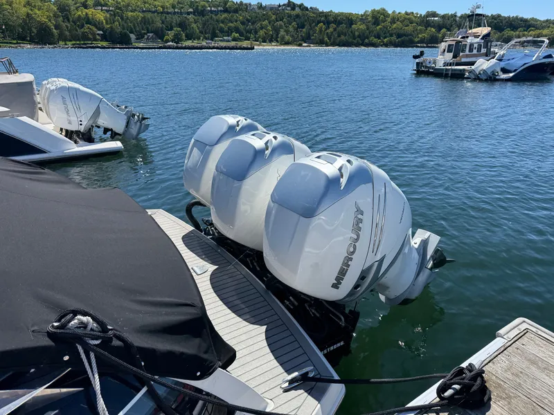 Slide: The Image of Formula 330 Crossover Bowrider 2018 - 4