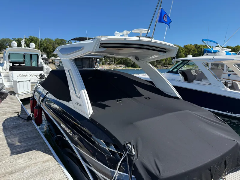 Slide: The Image of Formula 330 Crossover Bowrider 2018 - 6