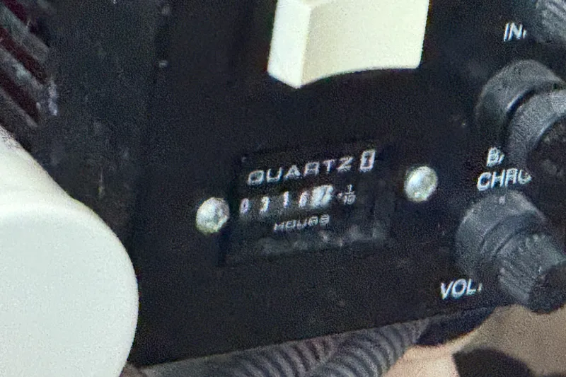 Slide: The Image of Hour meter reading 1117.3 on 2006 Sea Ray 340 Sundancer boat. - 28