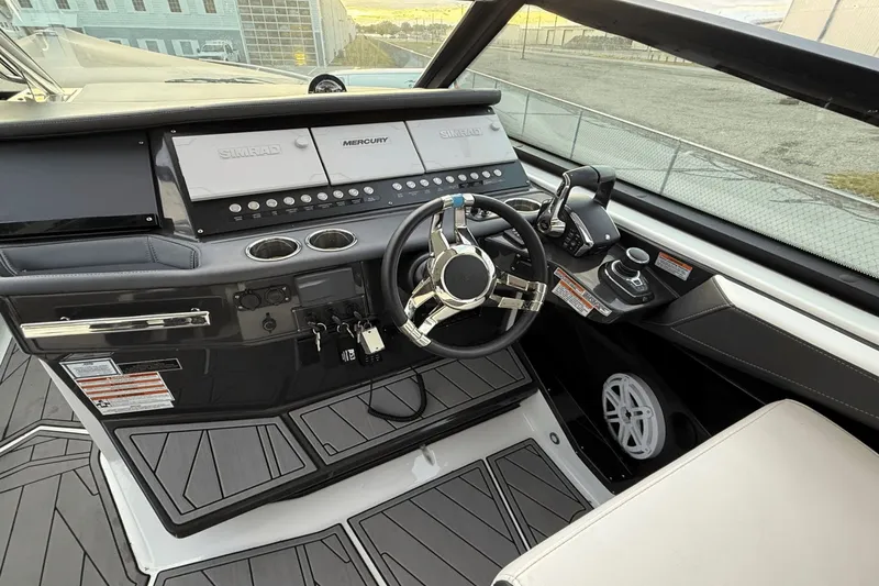 Slide: The Image of Monterey 385SS Super Sport 2023 - 17