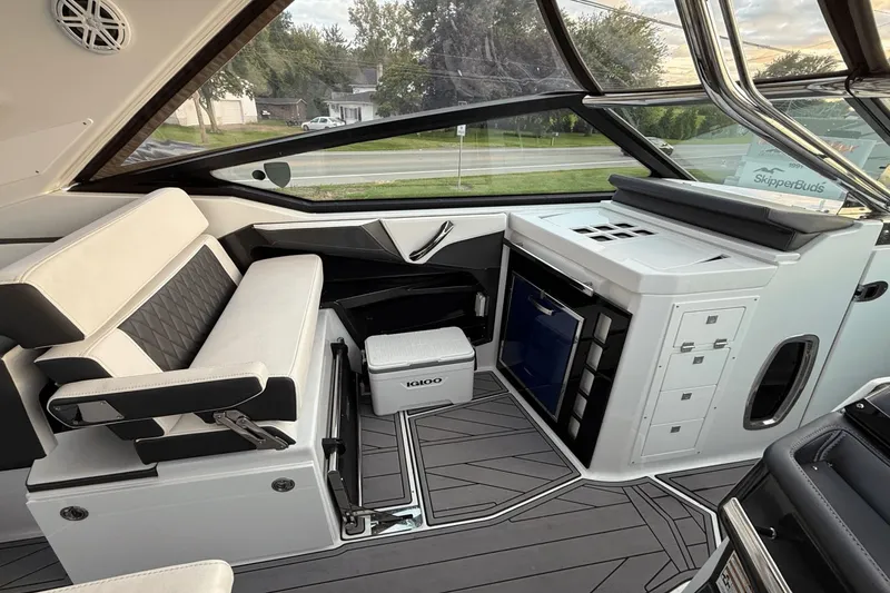 Slide: The Image of Monterey 385SS Super Sport 2023 - 18