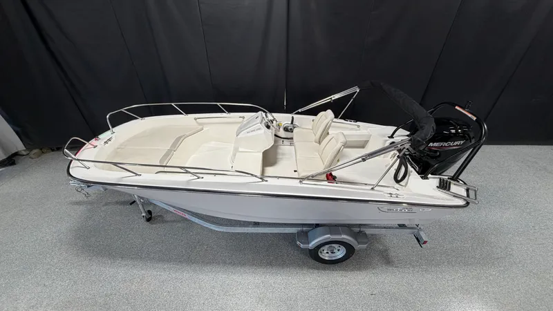 Slide: The Image of Boston Whaler 160 Super Sport 2026 - 1