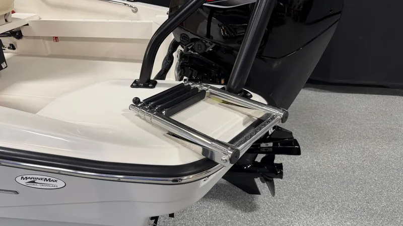 Slide: The Image of Boston Whaler 160 Super Sport 2026 - 11
