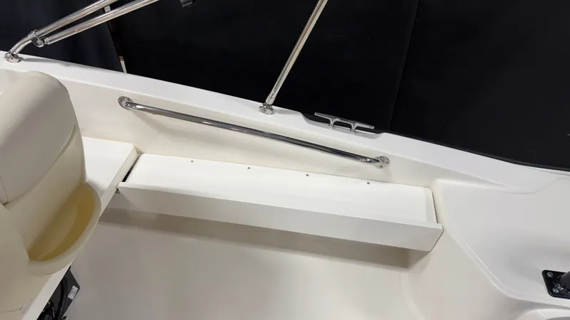 Slide: The Image of Boston Whaler 160 Super Sport 2026 - 17