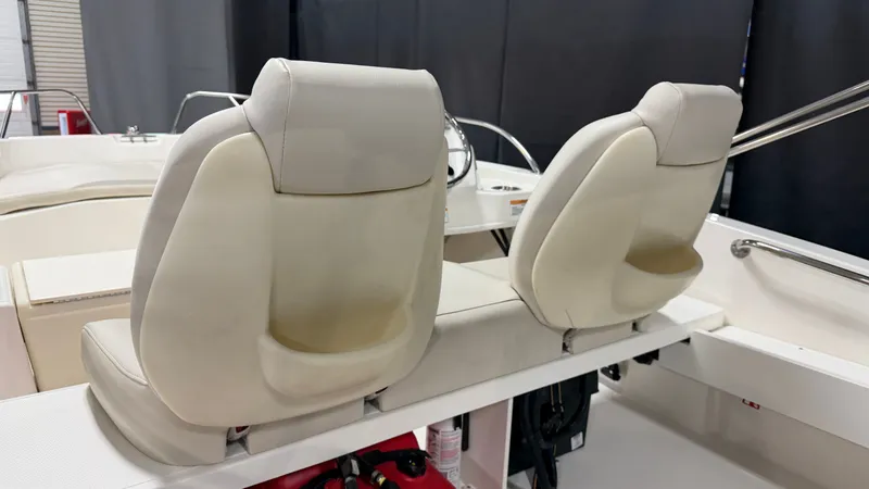 Slide: The Image of Boston Whaler 160 Super Sport 2026 - 23