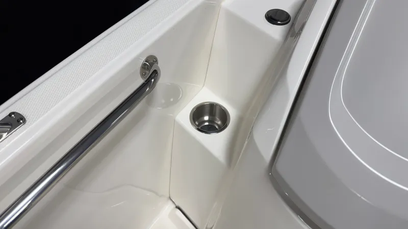 Slide: The Image of Boston Whaler 160 Super Sport 2026 - 38