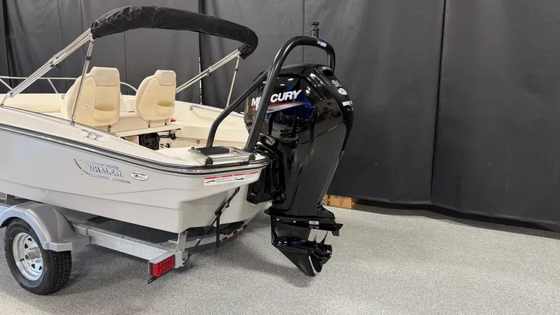 Slide: The Image of Boston Whaler 160 Super Sport 2026 - 7