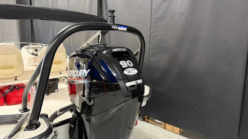 Slide: The Image of Boston Whaler 160 Super Sport 2026 - 8
