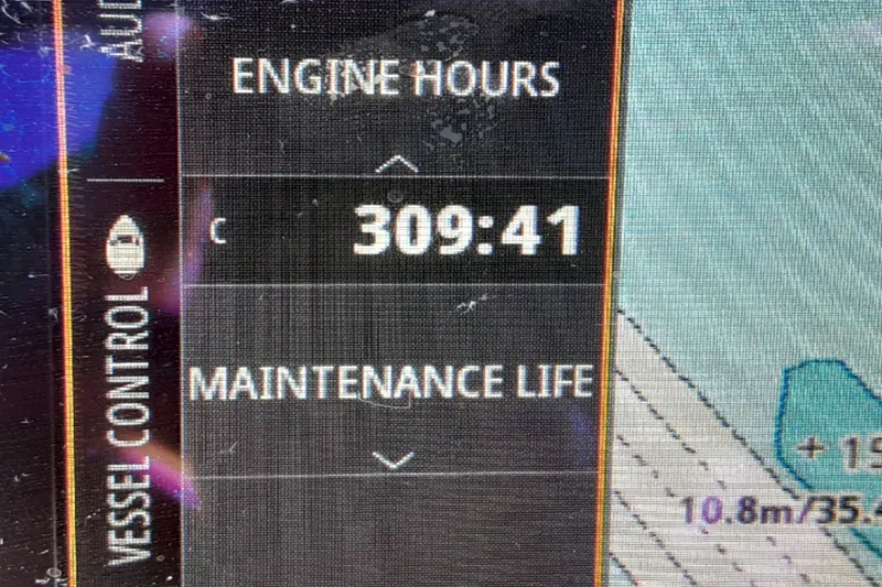 Slide: The Image of Sea Ray SDX 250 Outboard 2019 - 15