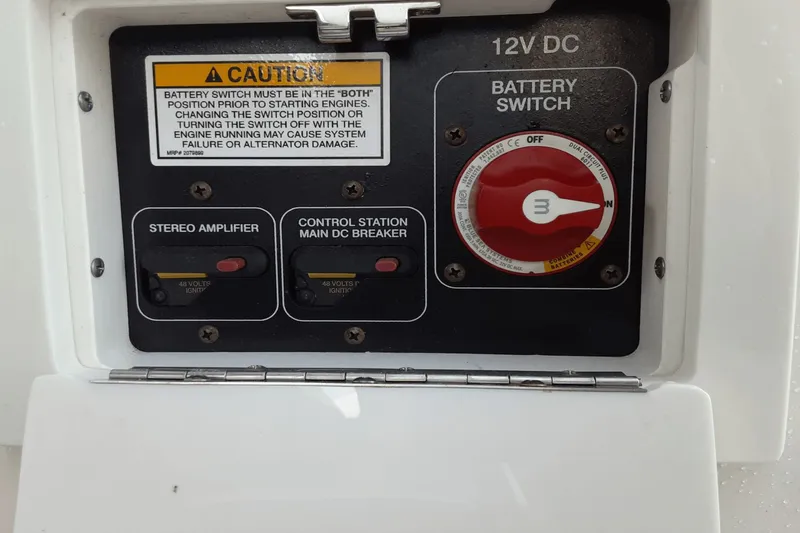 Slide: The Image of Sea Ray SDX 250 Outboard 2019 - 17