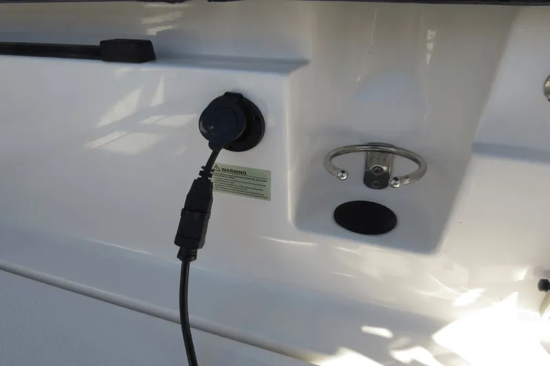 Slide: The Image of Sea Ray SDX 250 Outboard 2019 - 19