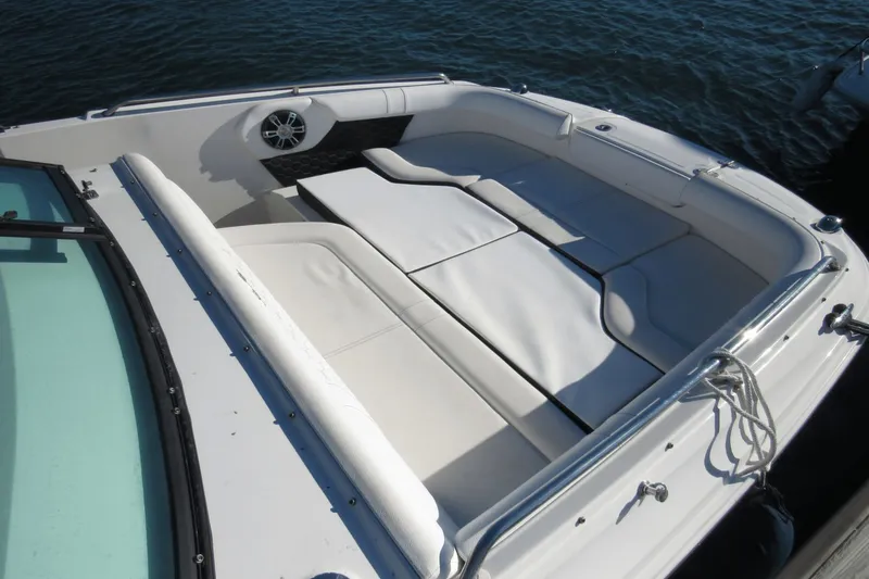 Slide: The Image of Sea Ray SDX 250 Outboard 2019 - 23