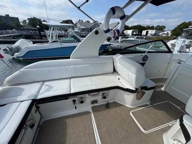 Slide: The Image of Sea Ray SDX 250 Outboard 2019 - 33