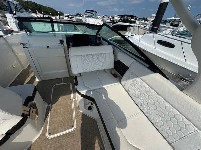 Slide: The Image of Sea Ray SDX 250 Outboard 2019 - 35