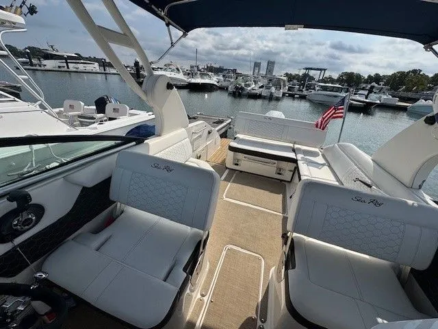 Slide: The Image of Sea Ray SDX 250 Outboard 2019 - 36