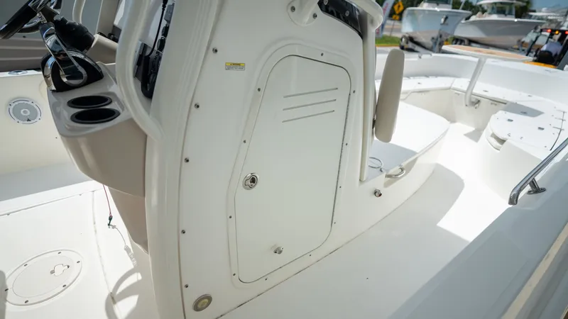 Slide: The Image of Boston Whaler 270 Dauntless 2019 - 14