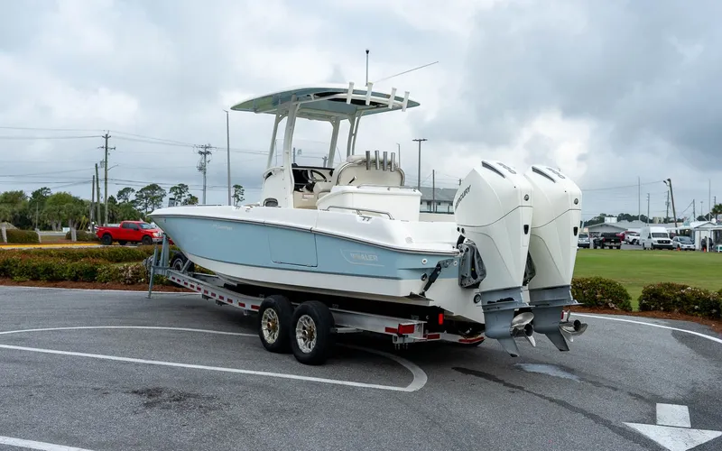 Slide: The Image of Boston Whaler 270 Dauntless 2019 - 2