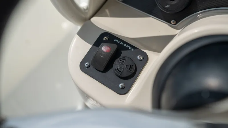 Slide: The Image of Boston Whaler 270 Dauntless 2019 - 24