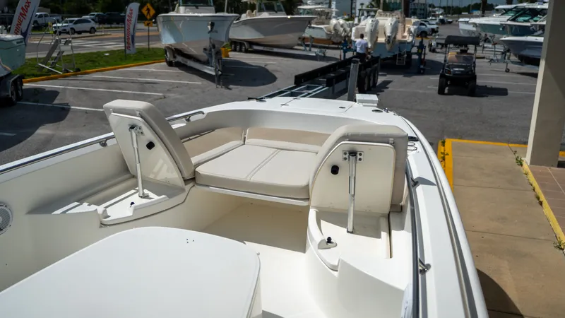 Slide: The Image of Boston Whaler 270 Dauntless 2019 - 7