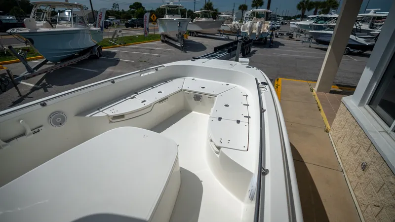 Slide: The Image of Boston Whaler 270 Dauntless 2019 - 9