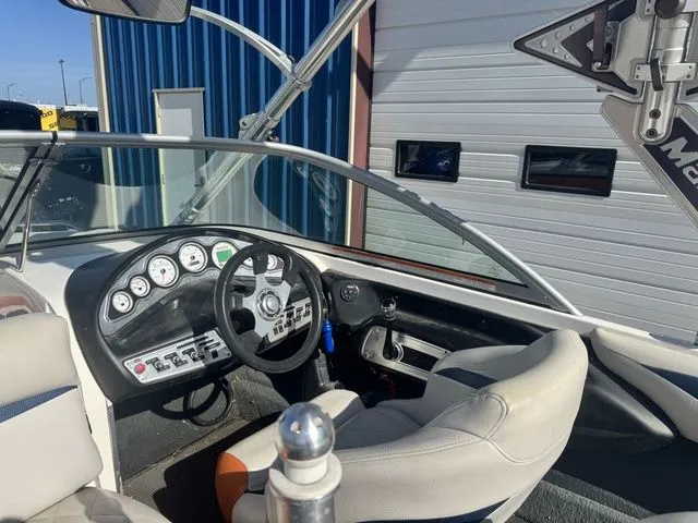 Slide: The Image of MasterCraft ProStar 197 2009 - 16