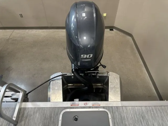 Slide: The Image of Bennington 20 SSR Pontoon 2026 - 10