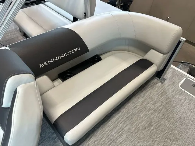 Slide: The Image of Bennington 20 SSR Pontoon 2026 - 9