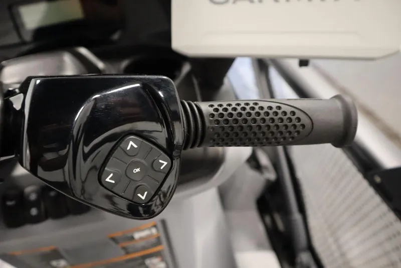 Slide: The Image of Close-up of 2024 Sea-Doo Switch® 21 Sport/Cruise handlebar with control buttons. - 17