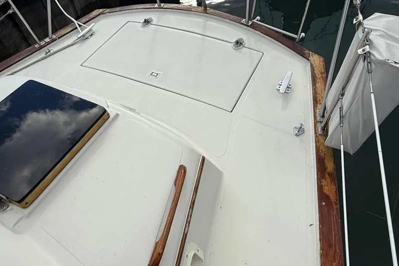 Slide: The Image of Deck of 1977 Irwin 37 Mark III sailboat with hatch and fittings. - 18